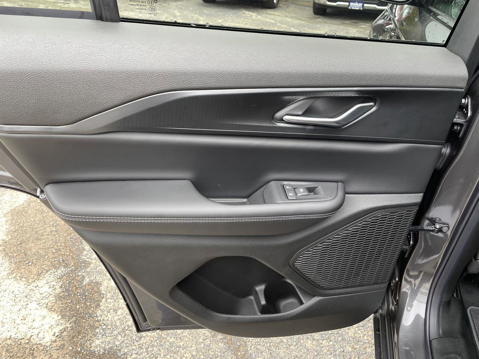 New 2025 Jeep Grand Cherokee Altitude image 32