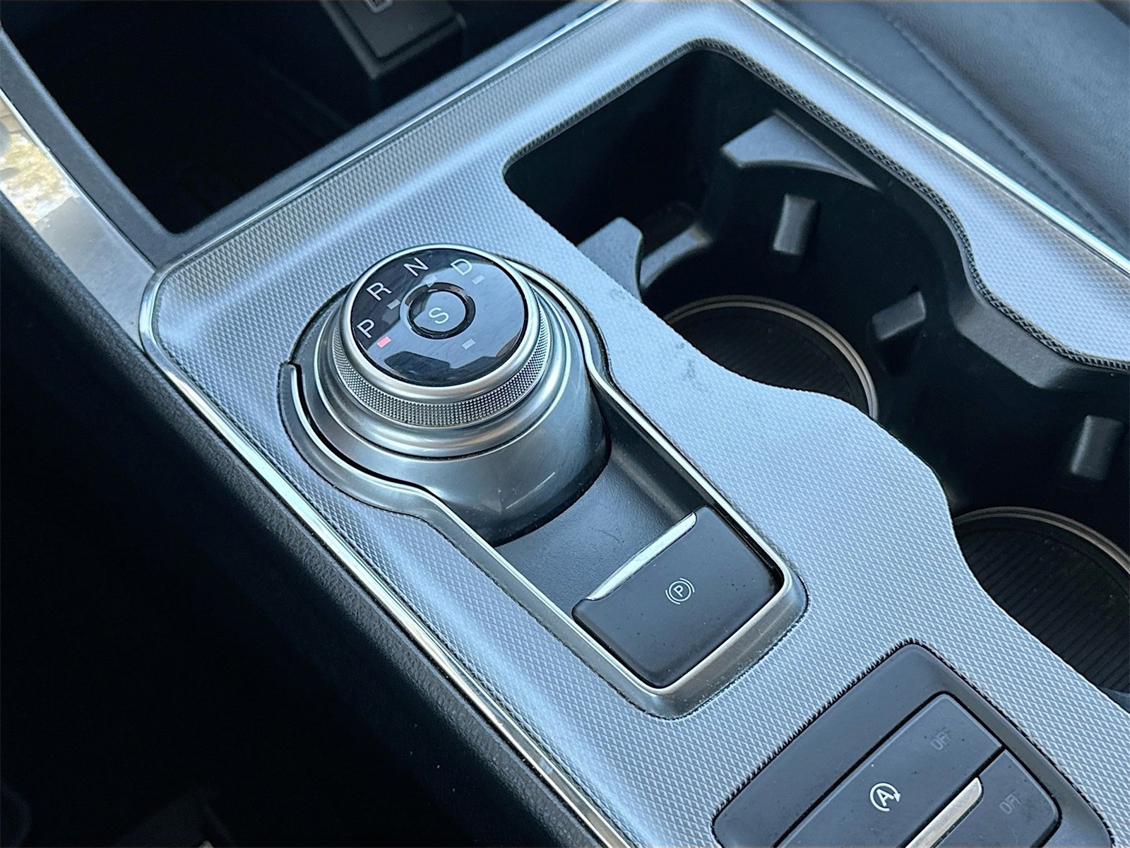 Used 2021 Ford Edge Titanium image 16