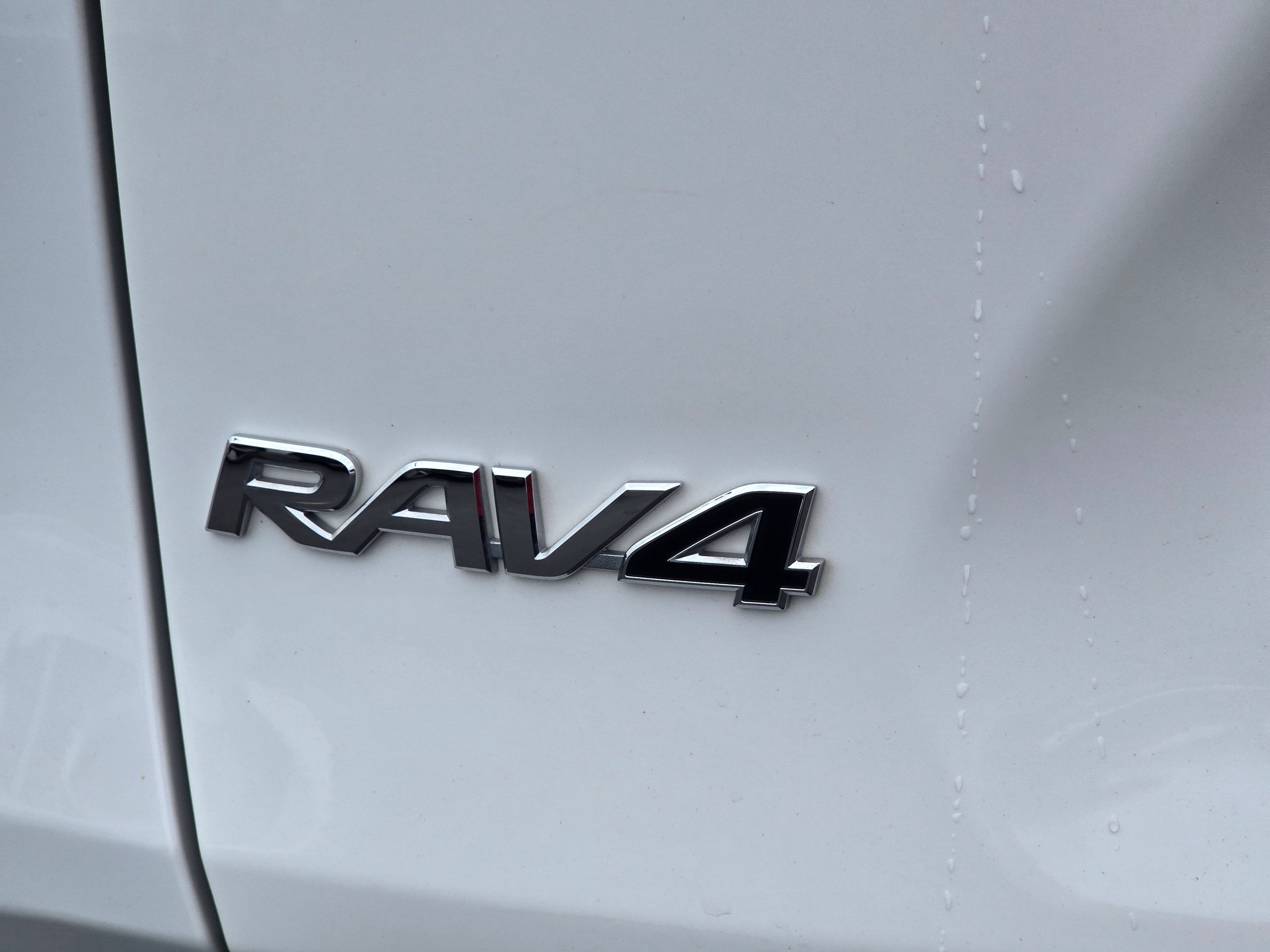 Used 2025 Toyota RAV4 LE AWD/4WD image 32
