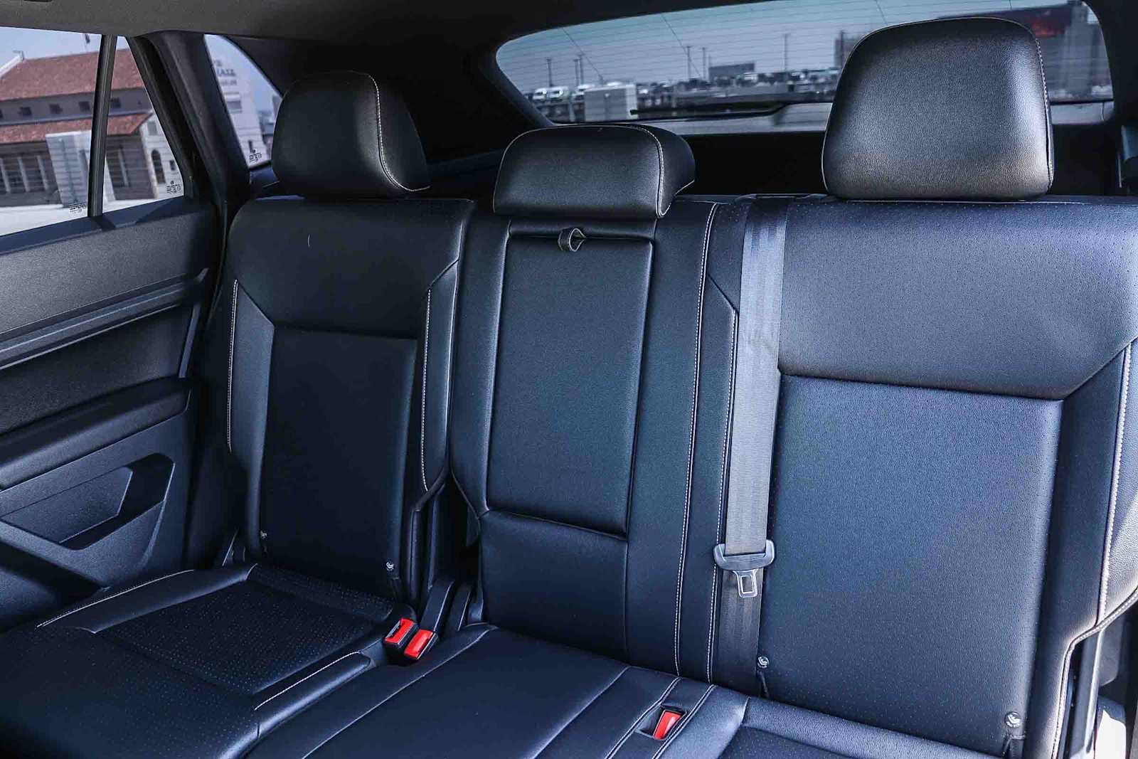 Certified 2020 Volkswagen Atlas Cross Sport SE FWD image 18