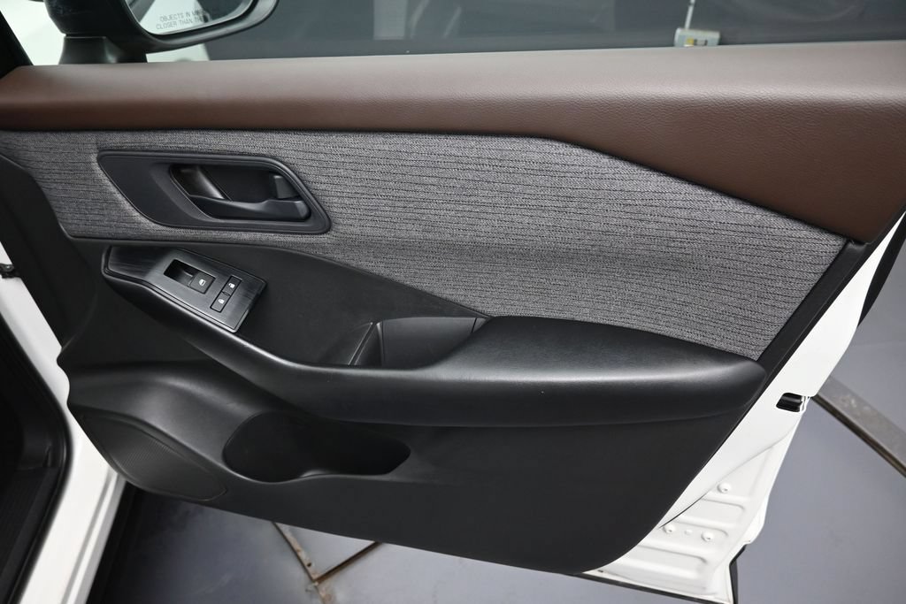 Used 2023 Nissan Rogue S FWD image 30