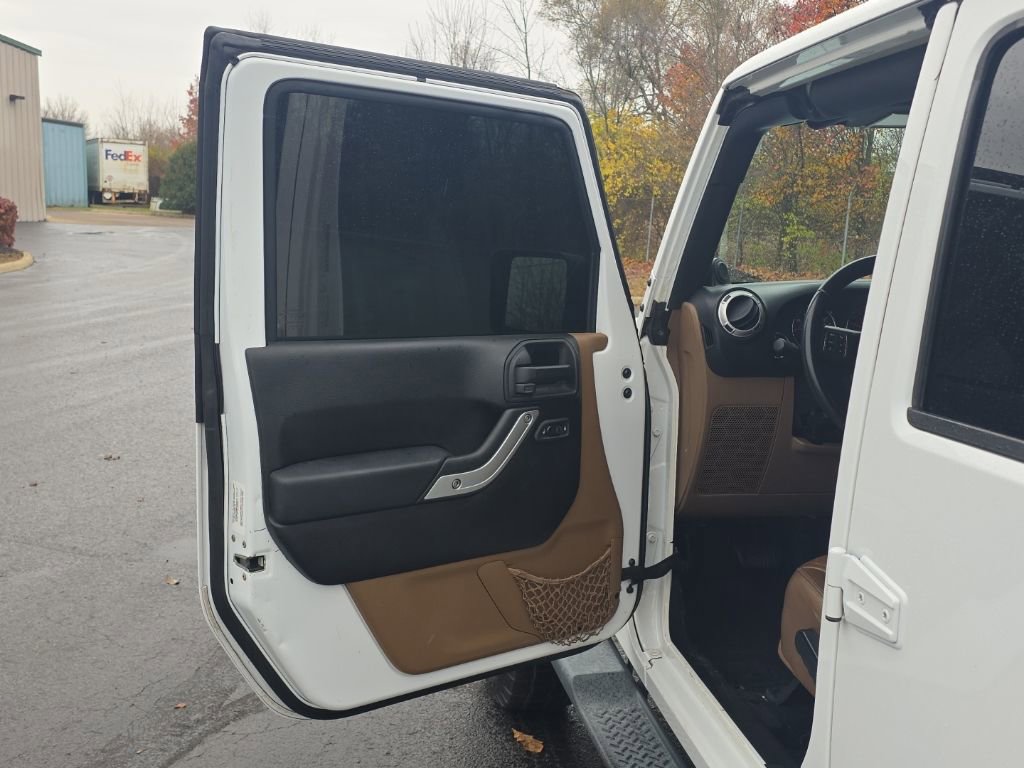 Used 2014 Jeep Wrangler Unlimited Sahara w/ Connectivity Group image 12