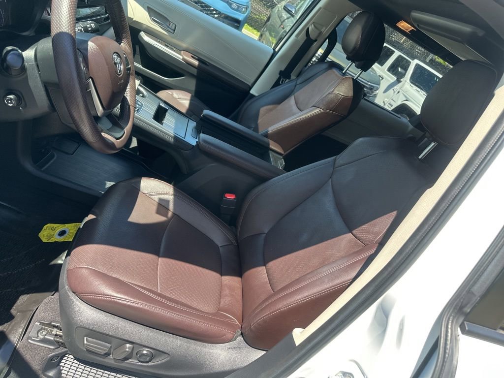Used 2023 Toyota Sienna Platinum AWD/4WD image 11