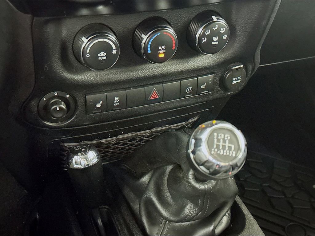 Used 2013 Jeep Wrangler Unlimited Sahara w/ Connectivity Group image 16