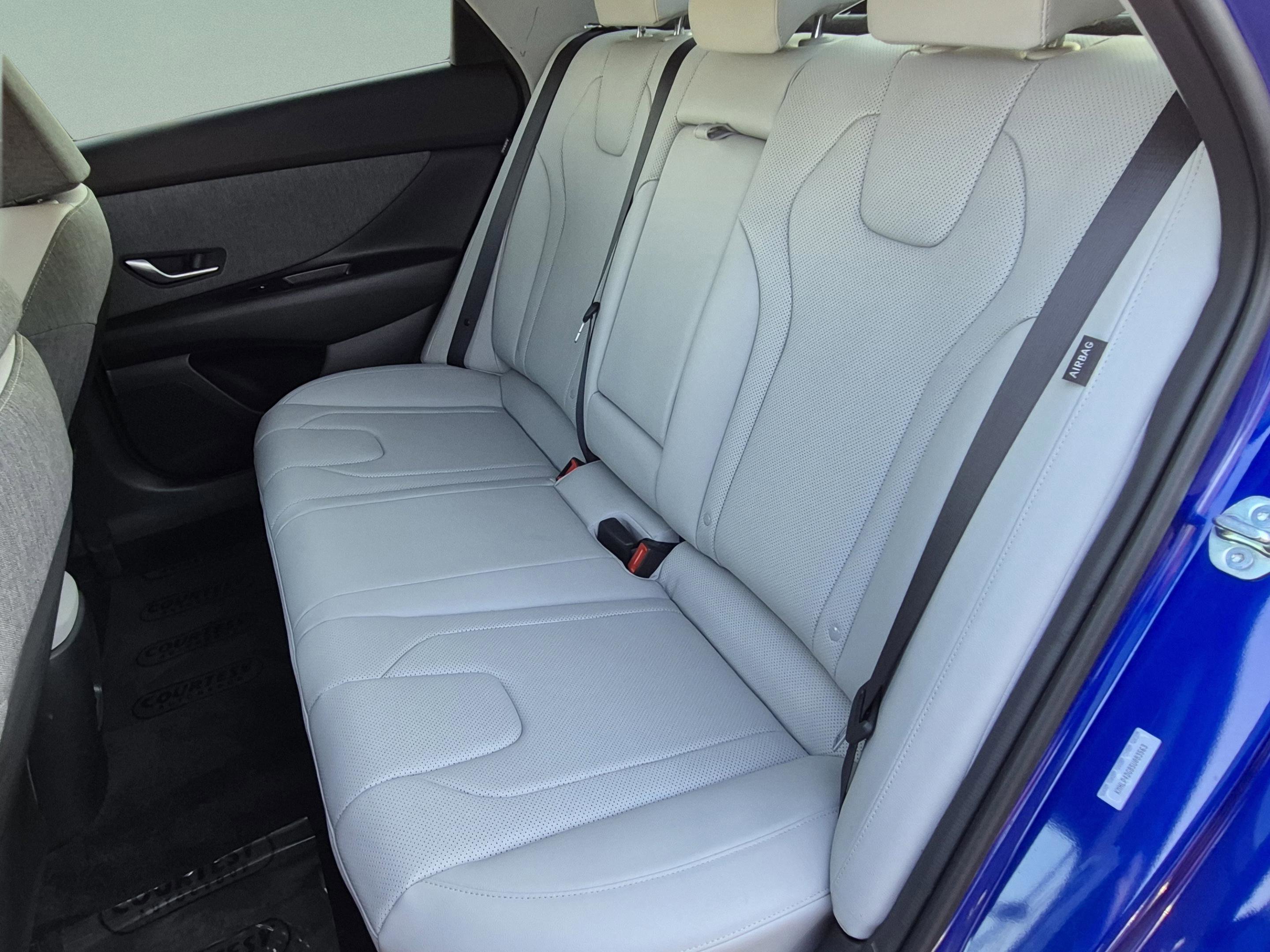 Used 2025 Hyundai Elantra Limited FWD image 16