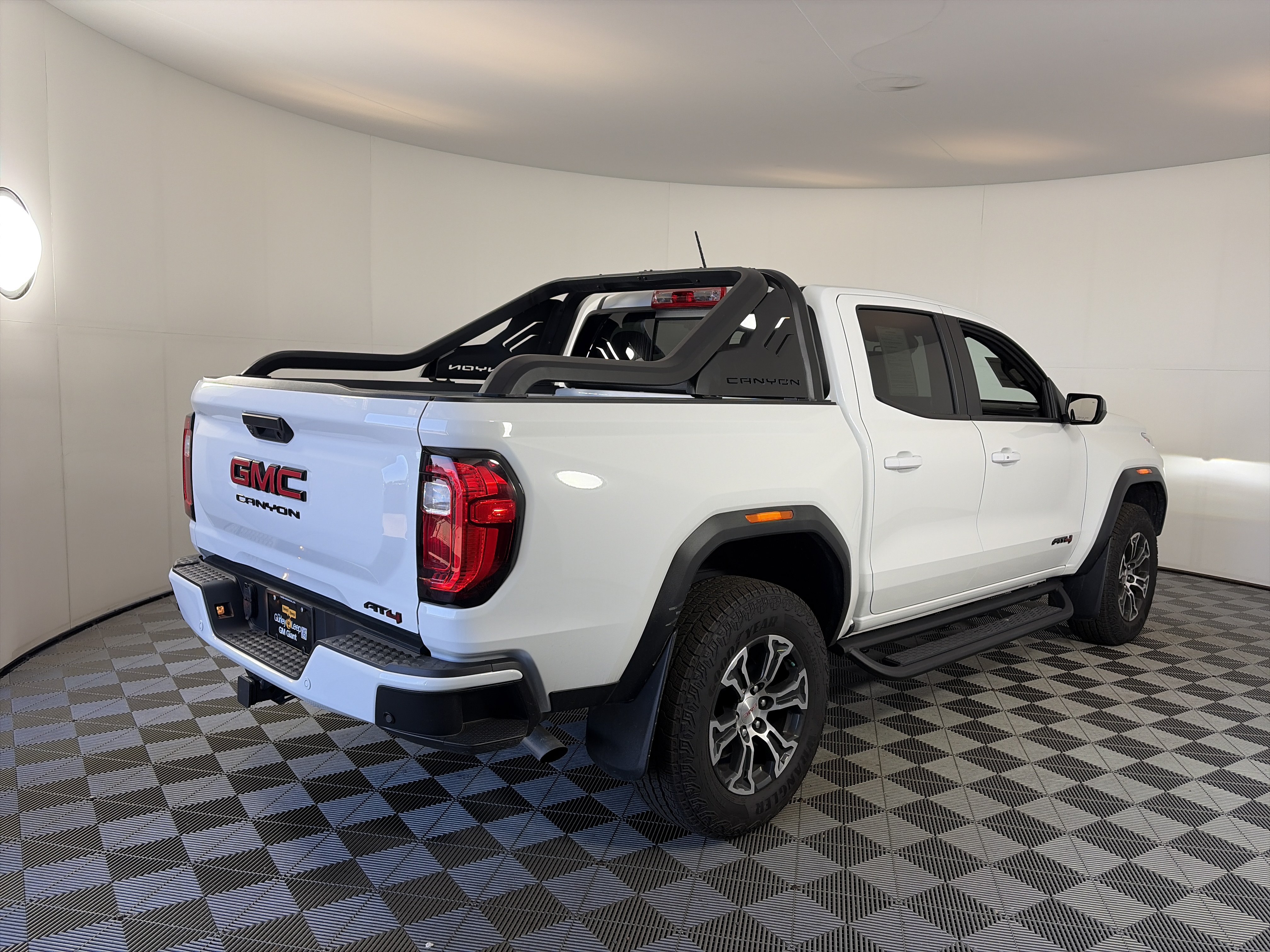 Used 2025 GMC Canyon AT4 AWD/4WD image 10