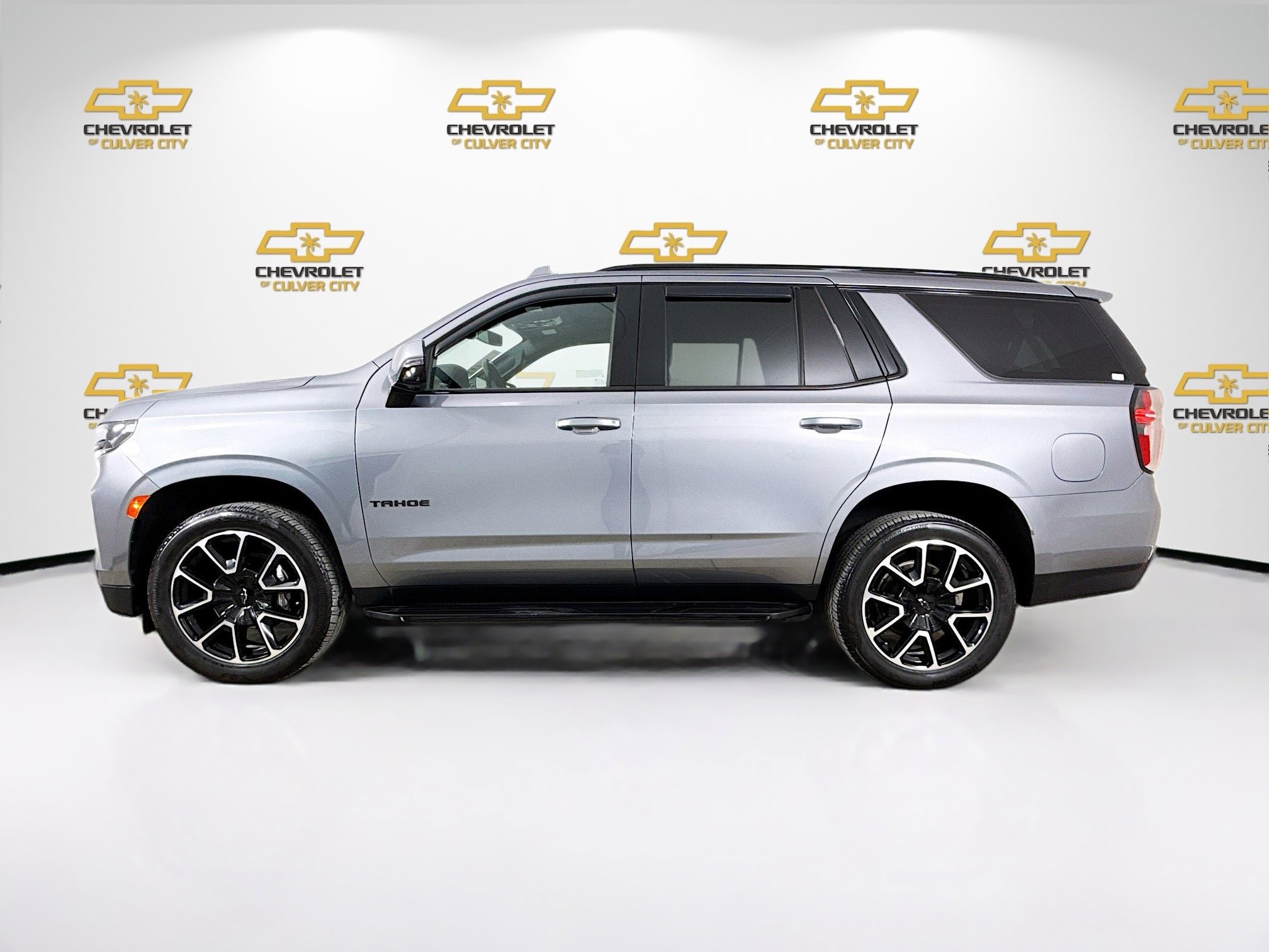 Used 2022 Chevrolet Tahoe RST w/ Luxury Package AWD/4WD image 4