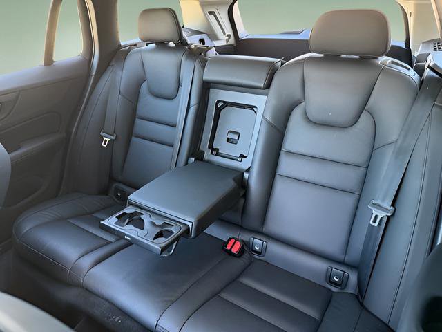 Used 2025 Volvo V60 B5 Cross Country Plus image 21