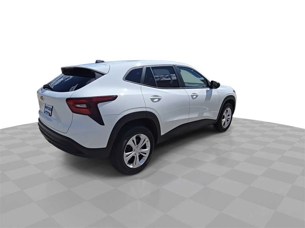 Used 2025 Chevrolet Trax LS image 8