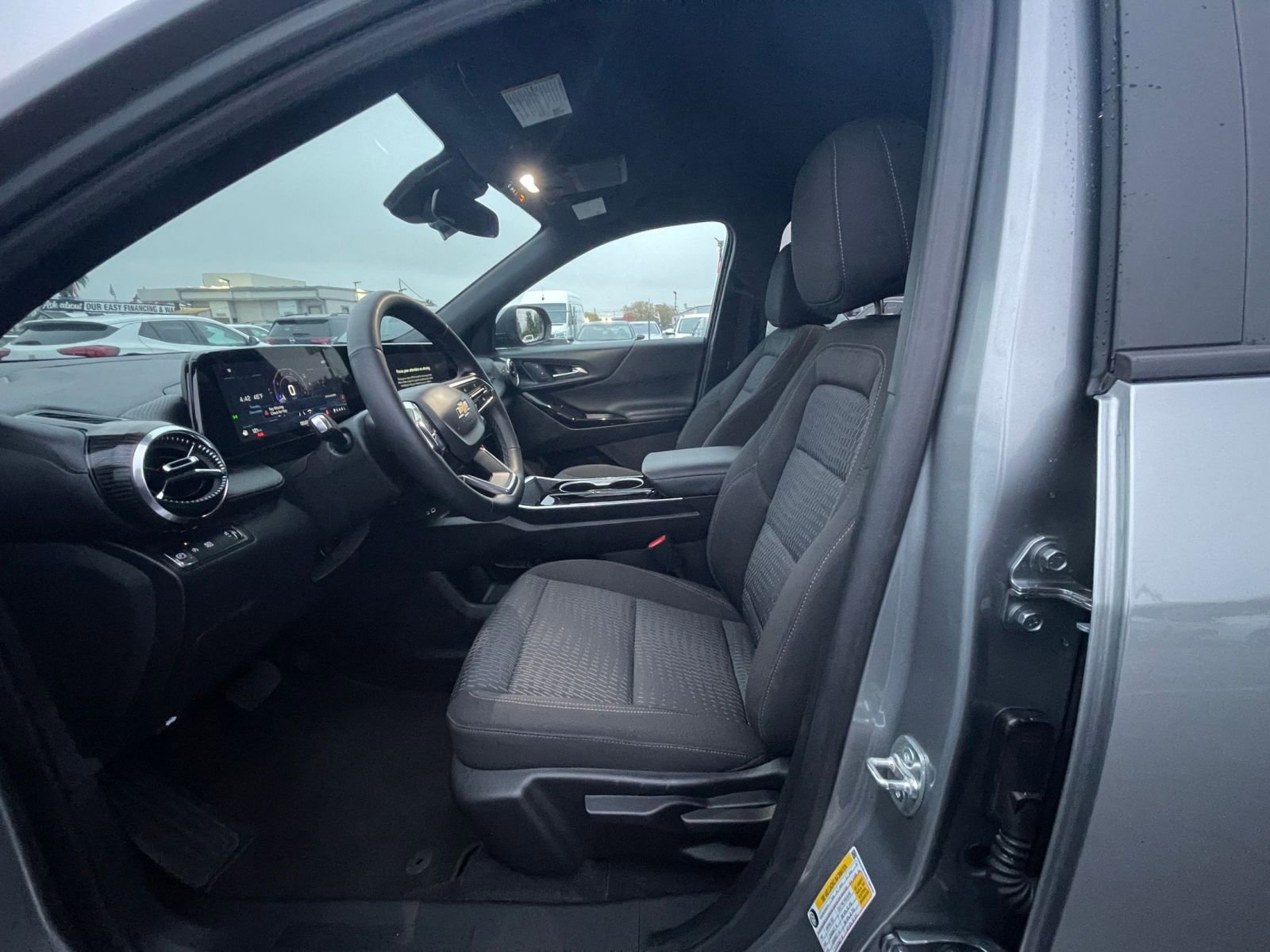 Used 2025 Chevrolet Equinox LT image 27