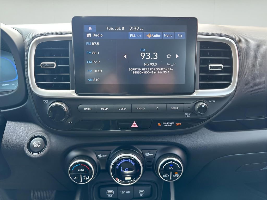 Used 2025 Hyundai Venue SEL image 24