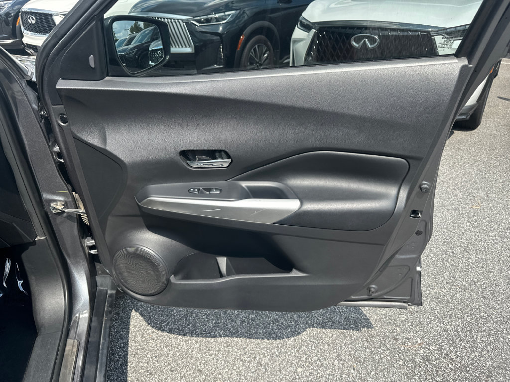 Used 2020 Nissan Kicks SR w/ SR Premium Package FWD image 12