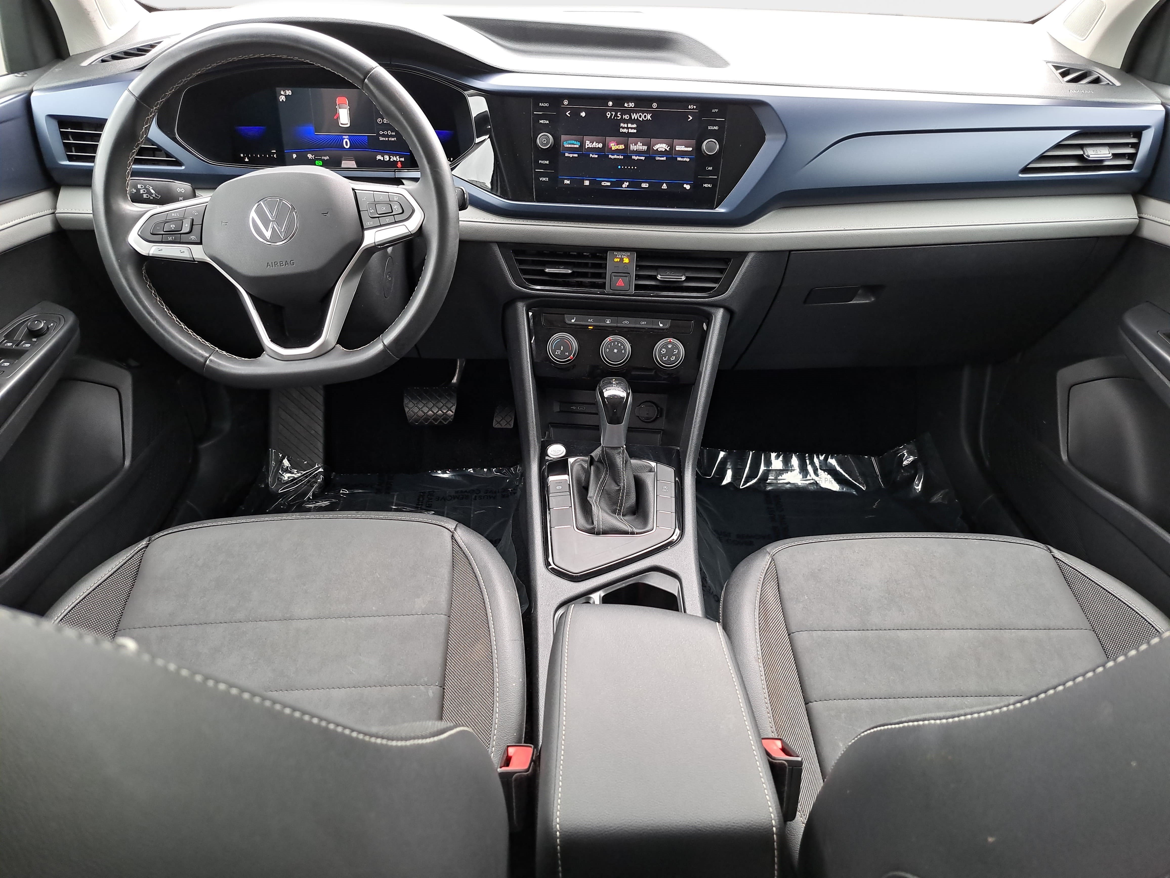 Used 2023 Volkswagen Taos SE w/ Panoramic Sunroof Package FWD image 9