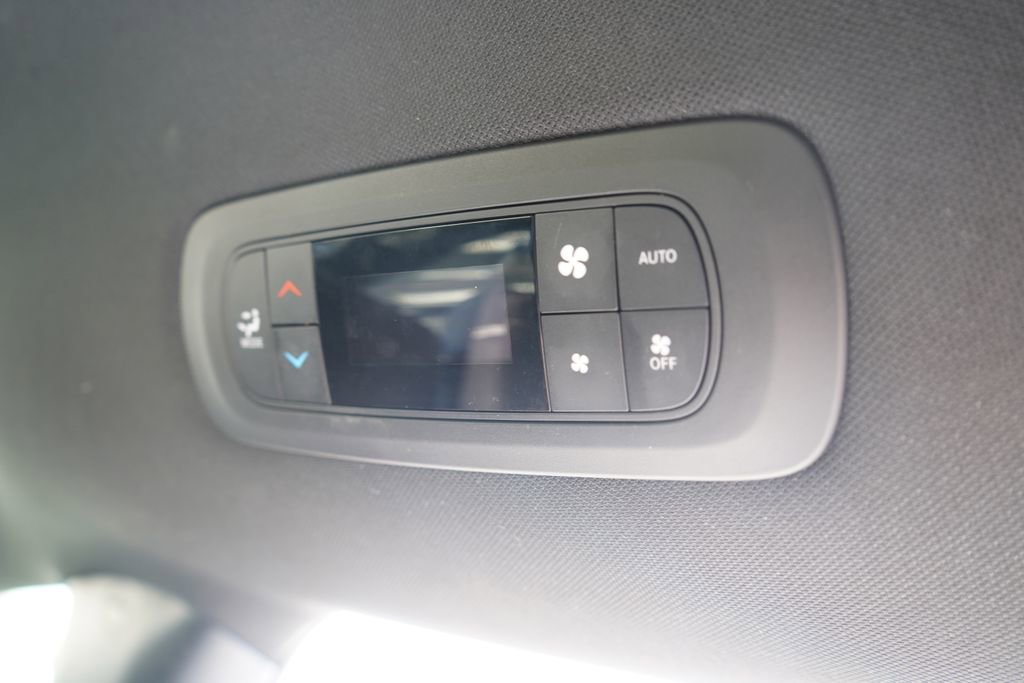 Used 2025 Chrysler Pacifica Select FWD image 22