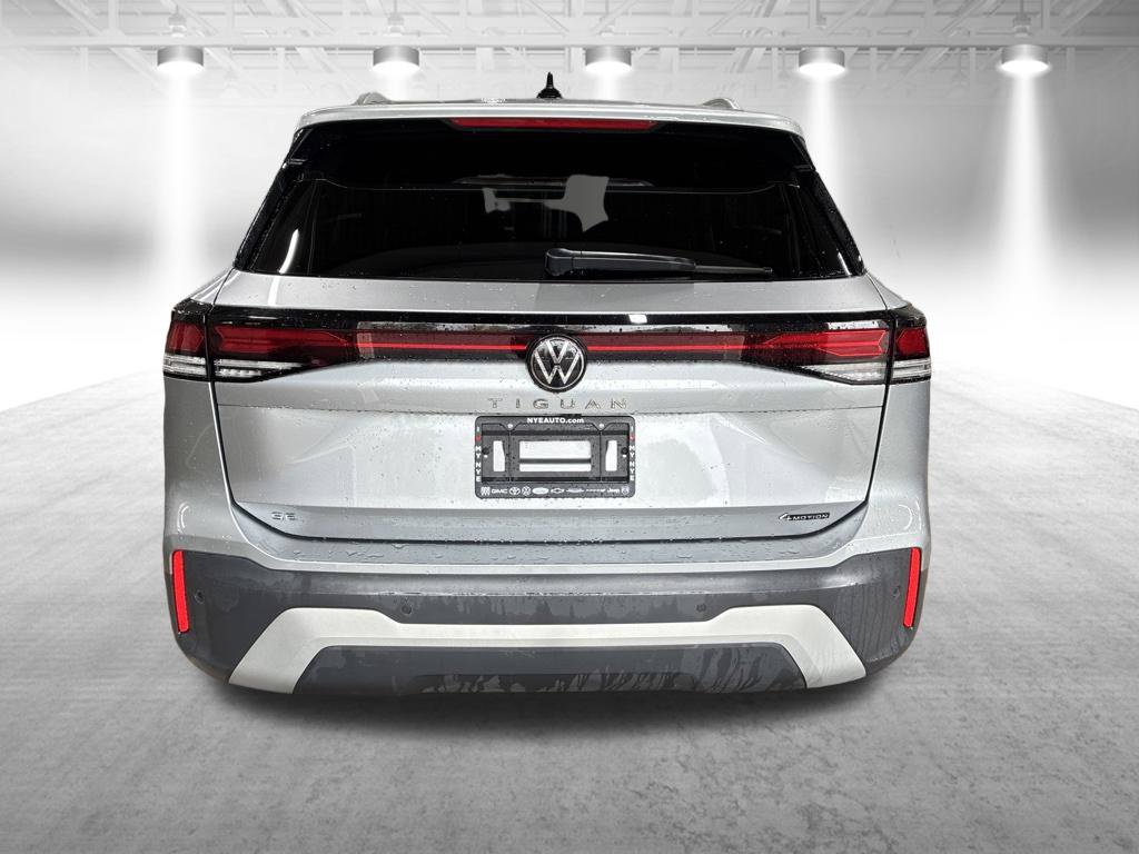 Used 2026 Volkswagen Tiguan SE w/ Panoramic Sunroof Package AWD/4WD image 5