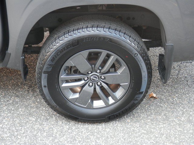 Used 2025 Nissan Frontier SV AWD/4WD image 12