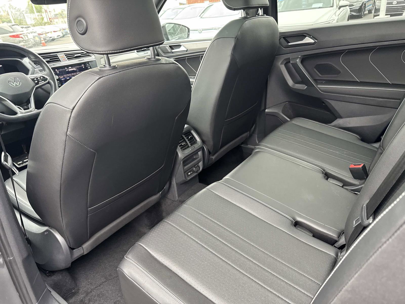 Certified 2023 Volkswagen Tiguan SE R-Line image 10