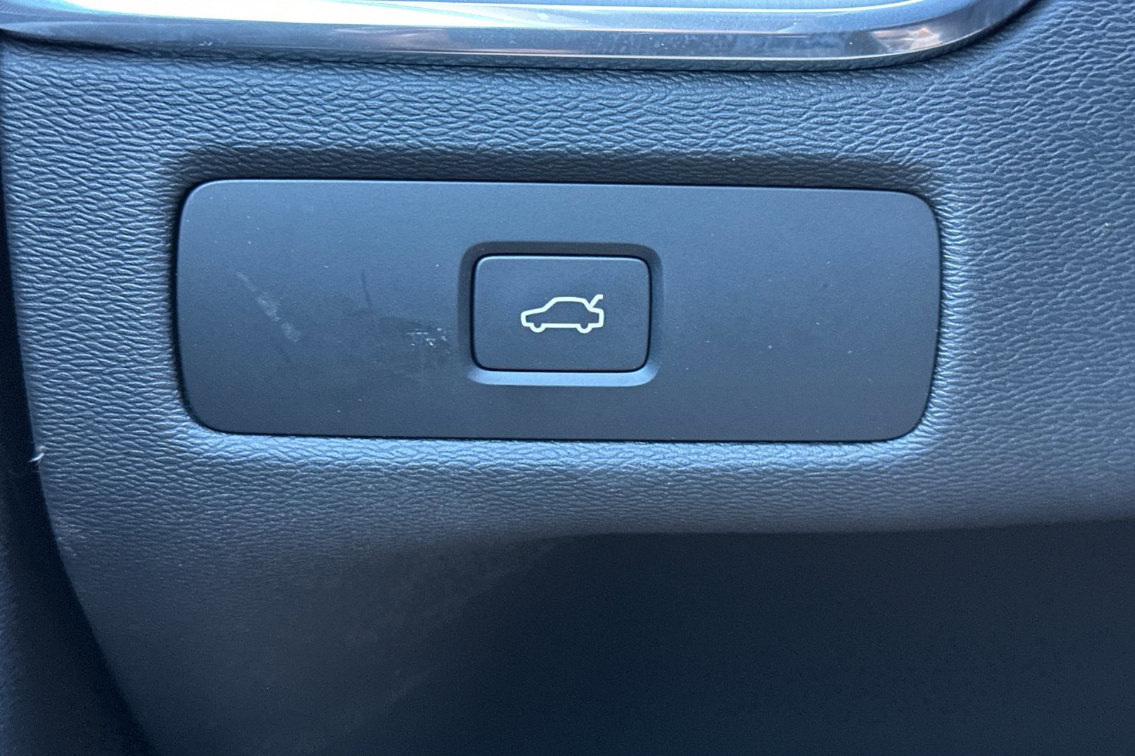 Certified 2025 Volvo XC60 B5 Core image 33