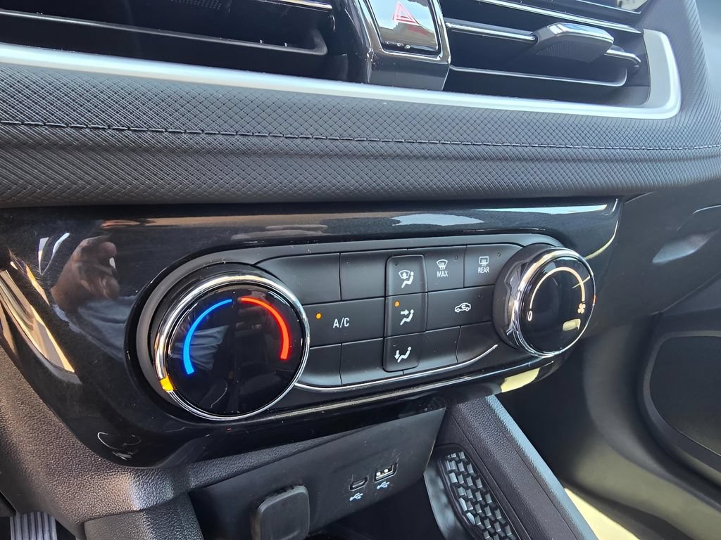 Used 2025 Chevrolet TrailBlazer LT AWD/4WD image 18