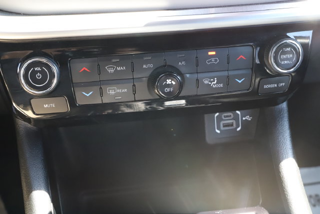 Used 2025 Jeep Compass Limited AWD/4WD image 29