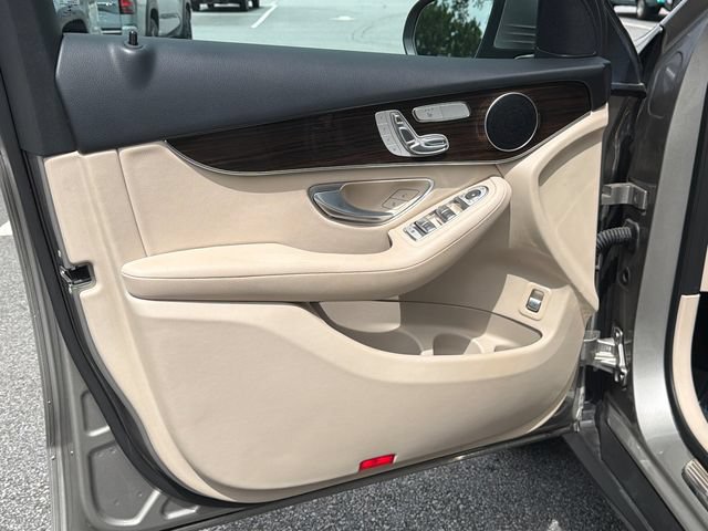 Used 2022 Mercedes-Benz GLC 300 image 12