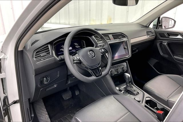 Used 2021 Volkswagen Tiguan SEL w/ 2-Row Tiguan MDO Package AWD/4WD image 17