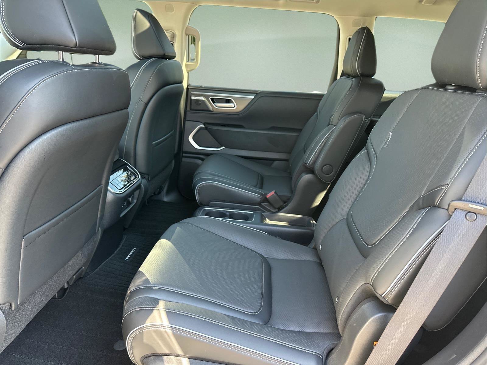 New 2026 INFINITI QX80 Luxe w/ Cargo Package RWD image 16