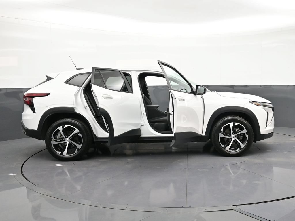 Used 2024 Chevrolet Trax RS FWD image 33