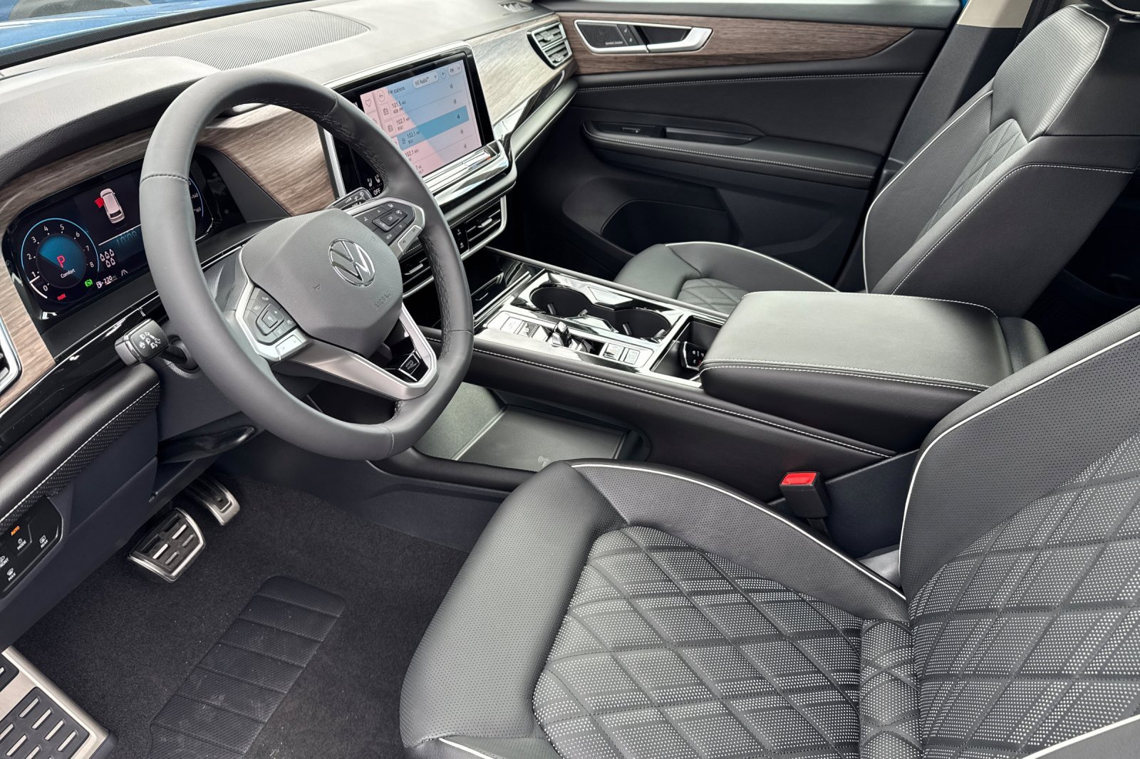 New 2025 Volkswagen Atlas SEL Premium R-Line image 8