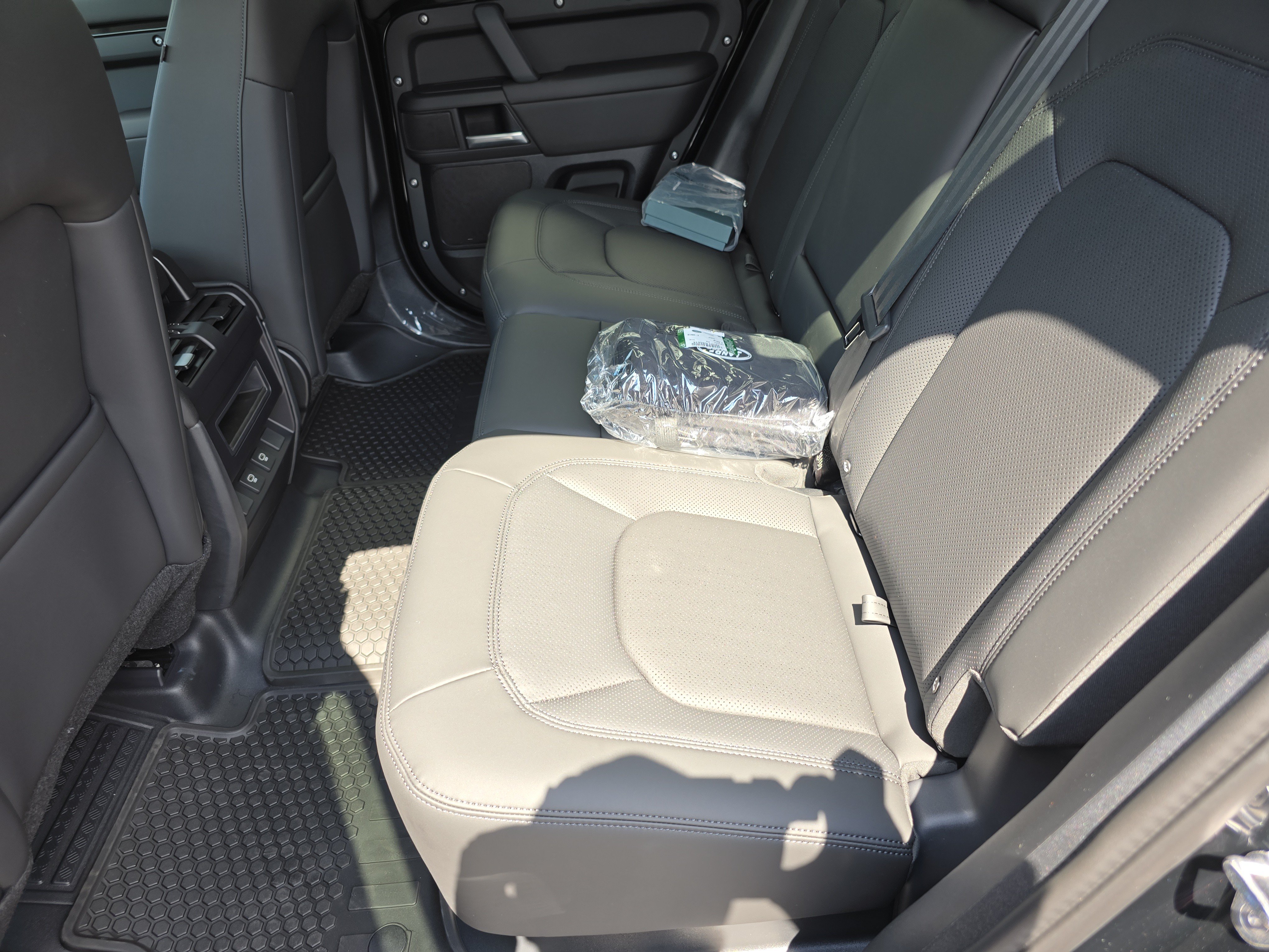 Certified 2025 Land Rover Defender 110 S AWD/4WD image 16
