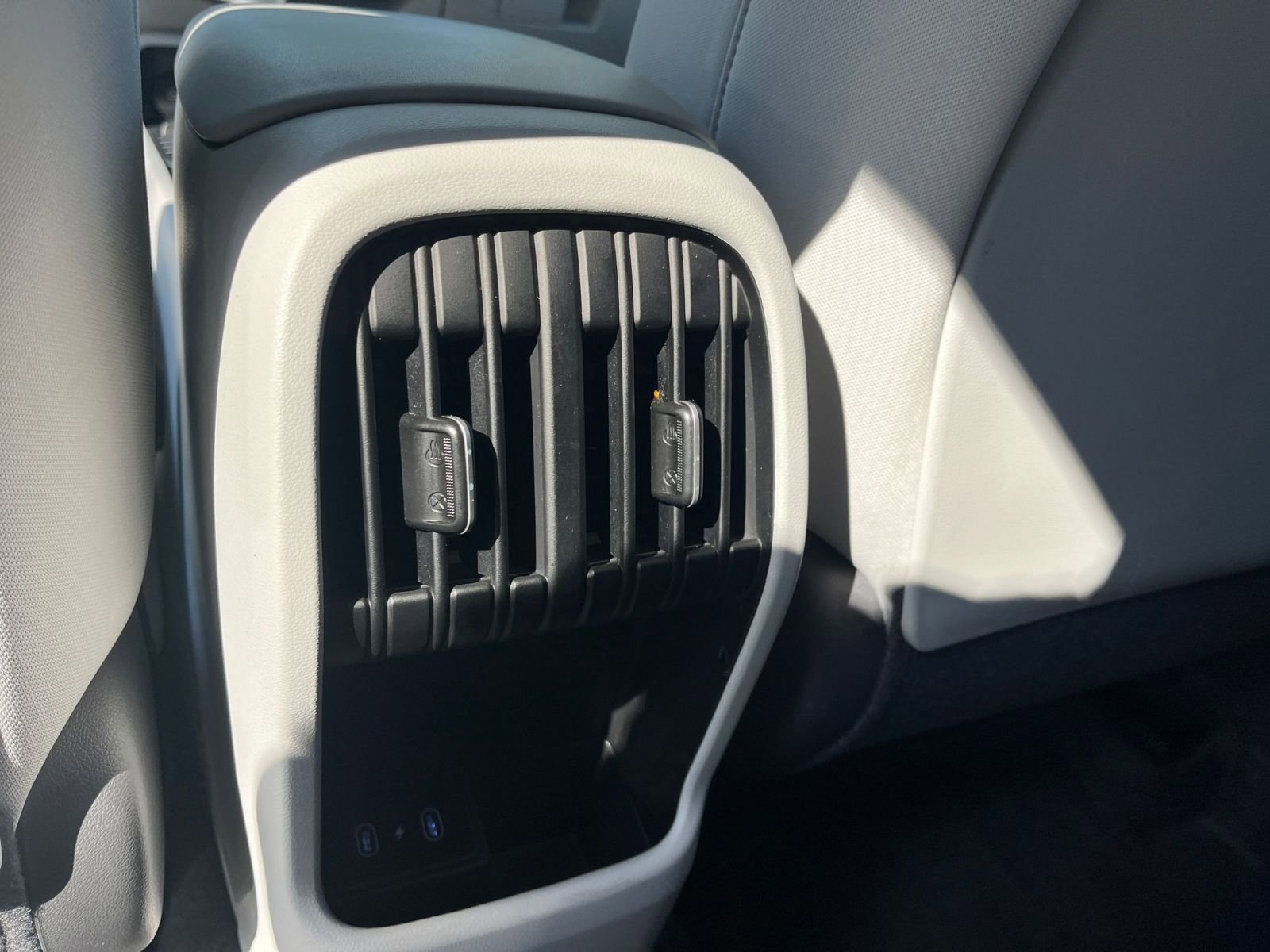 Used 2025 Hyundai Kona SEL image 23