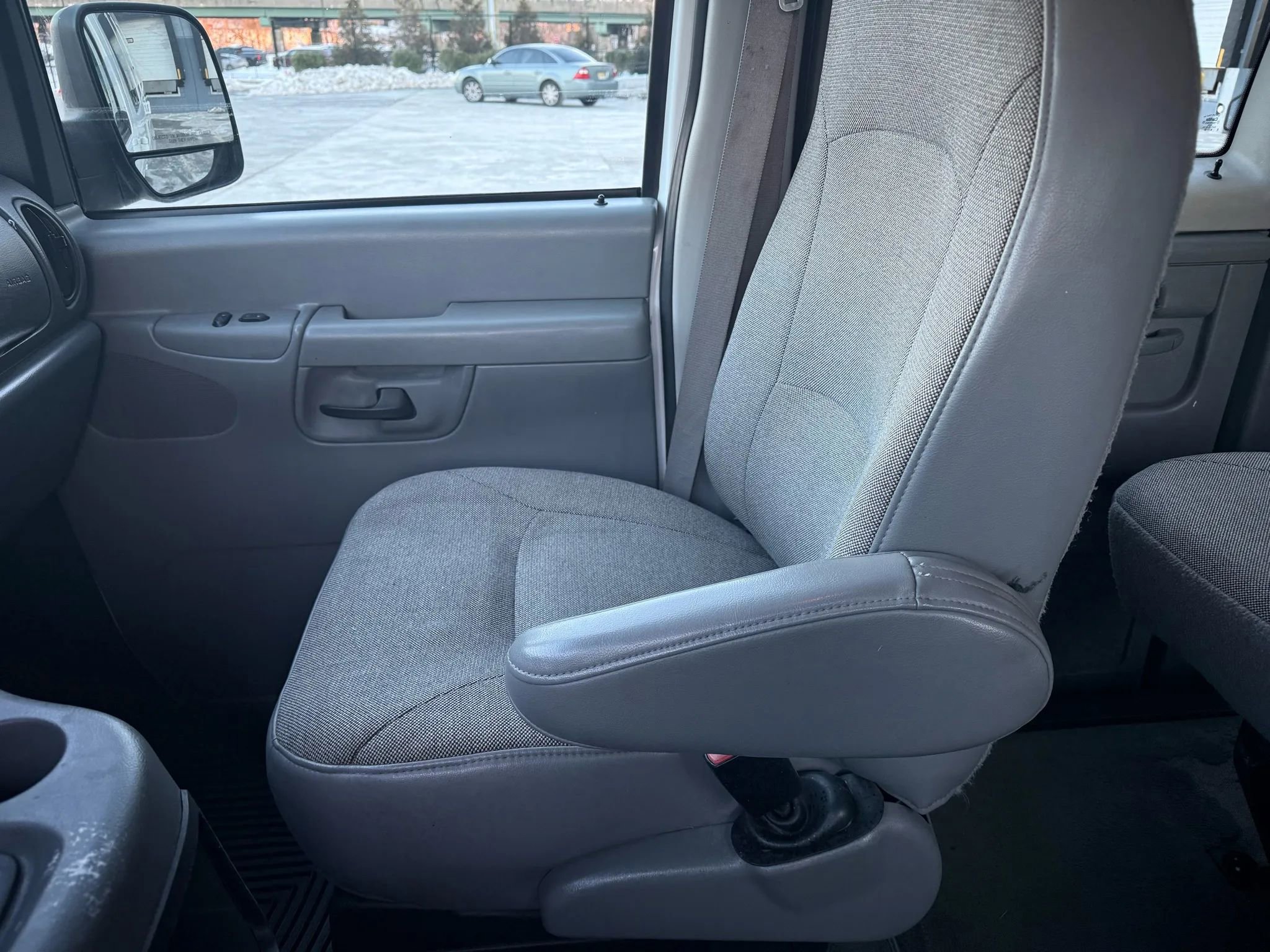 Used 2003 Ford E-350 and Econoline 350 XLT image 22