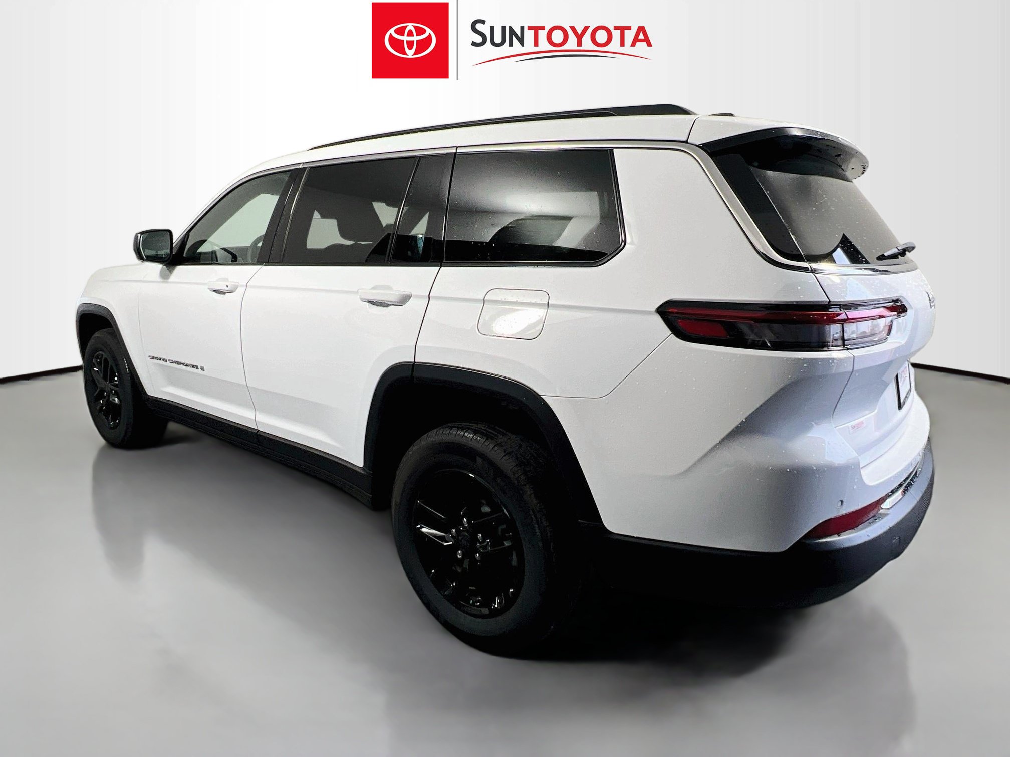 Used 2025 Jeep Grand Cherokee L Laredo RWD image 6
