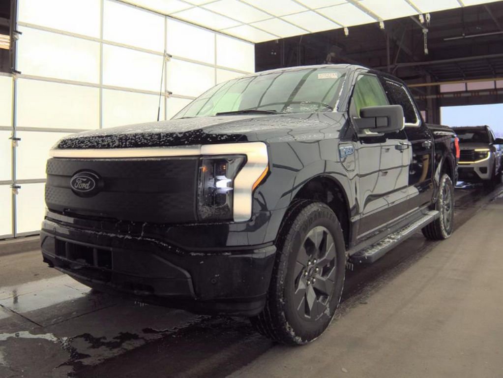 Used 2025 Ford F150 Lightning Flash image 2