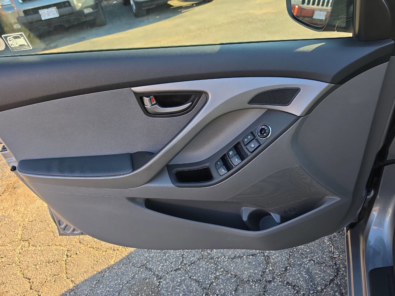 Used 2015 Hyundai Elantra SE FWD image 8