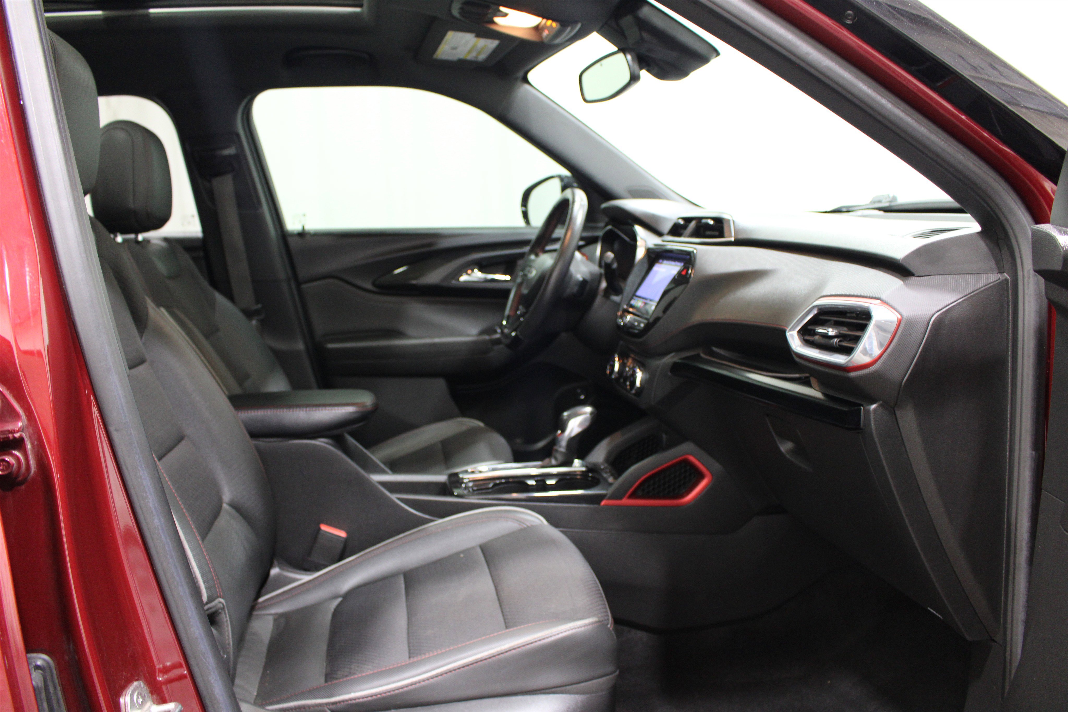 Used 2022 Chevrolet TrailBlazer RS w/ Sun and Liftgate Package image 26