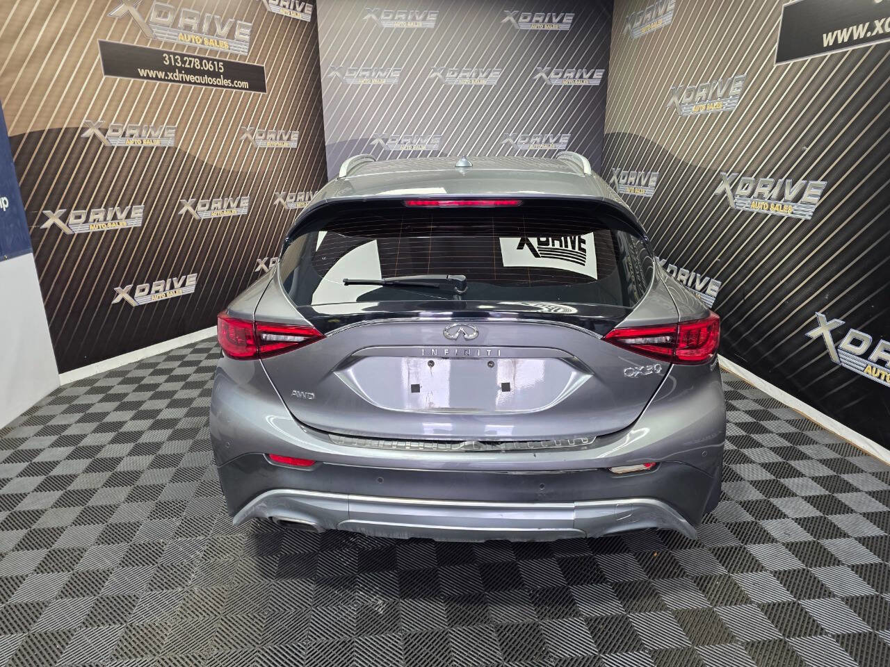 Used 2017 INFINITI QX30 Premium w/ Navigation Package image 13