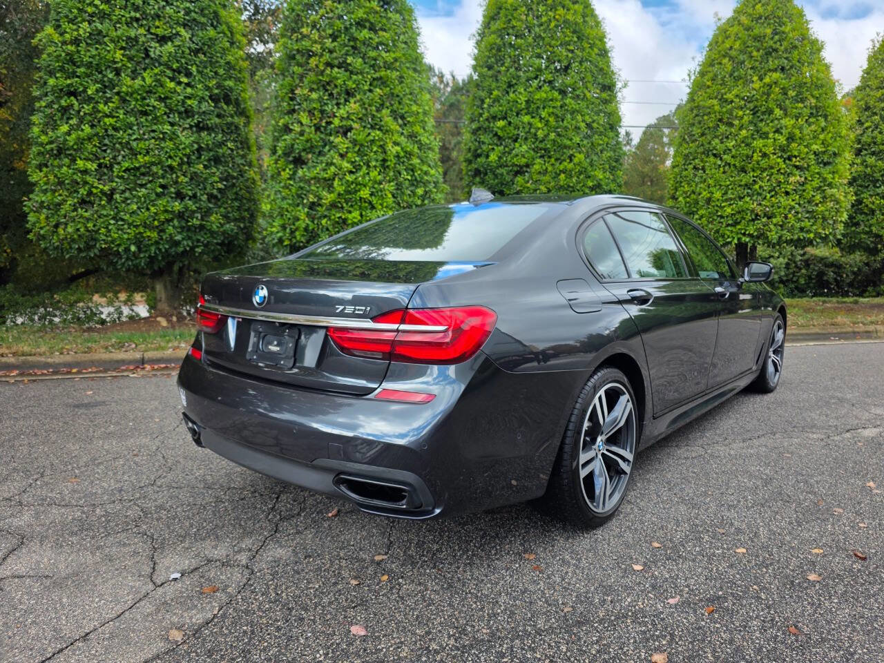 Used 2019 BMW 750i xDrive w/ Executive Package image 5