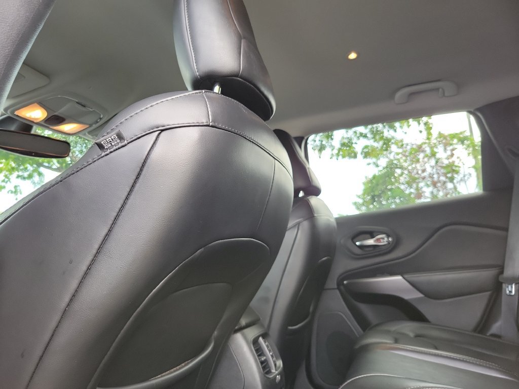 Used 2019 Jeep Cherokee Limited AWD/4WD image 19