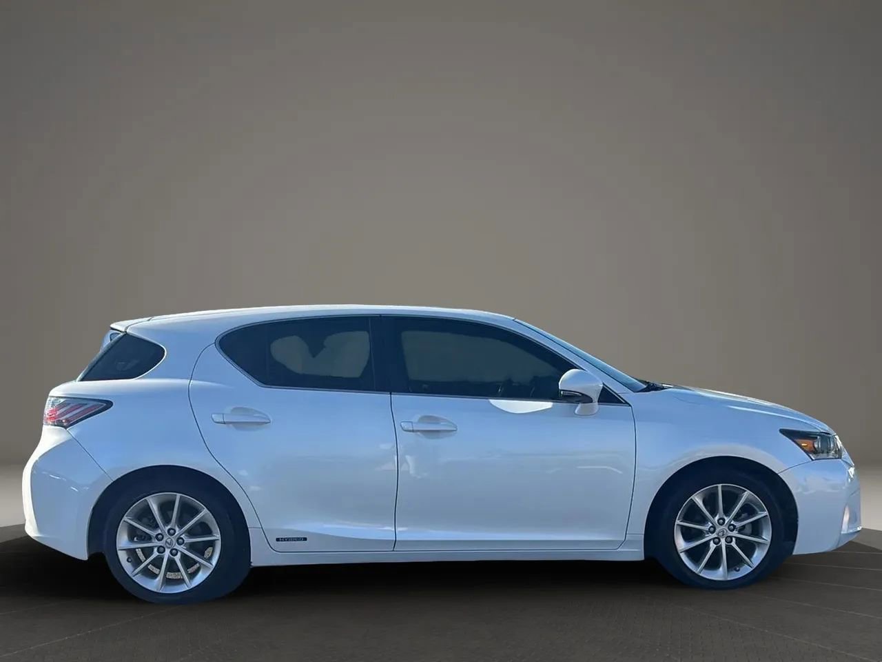 Used 2011 Lexus CT 200h image 7