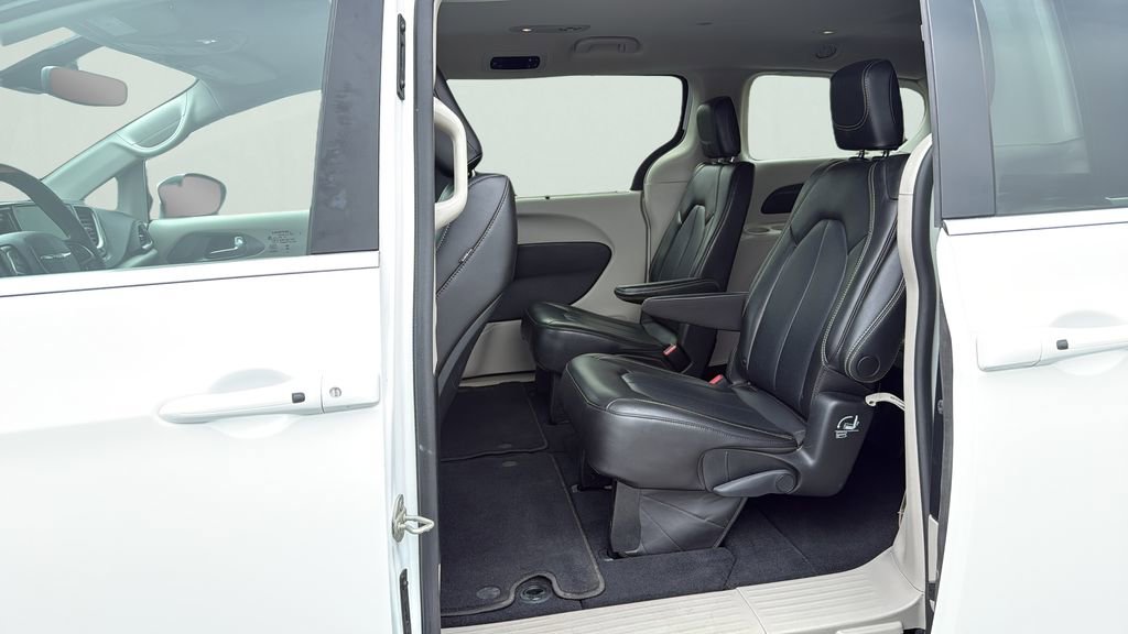 Used 2023 Chrysler Pacifica Touring-L FWD image 20