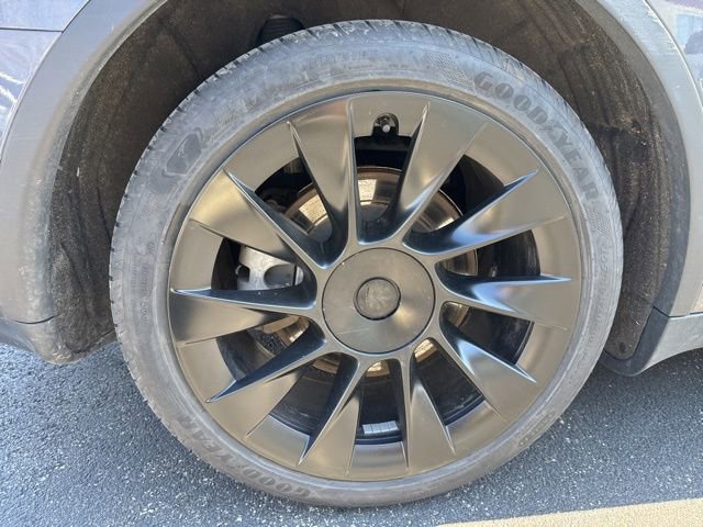 Used 2020 Tesla Model Y Long Range image 16