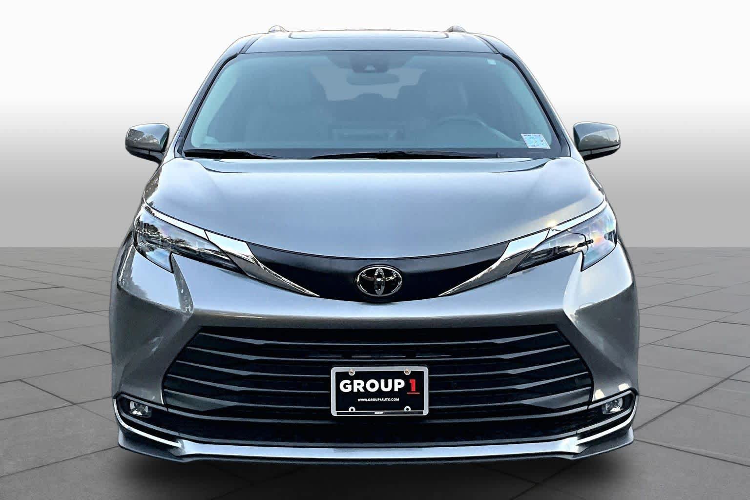 Certified 2026 Toyota Sienna XLE FWD image 4