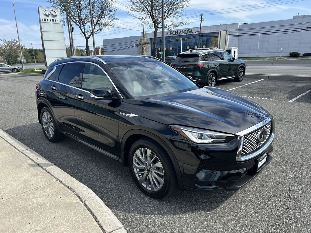 Certified 2025 INFINITI QX50 Luxe image 2