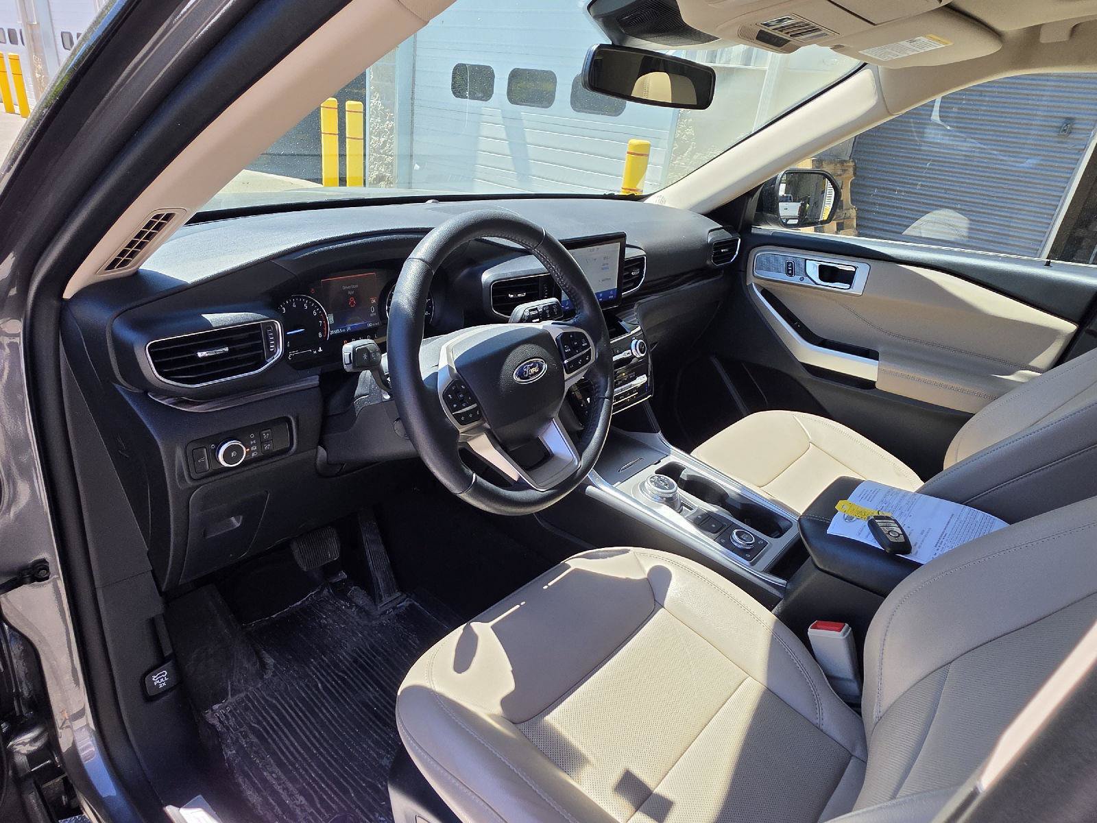 Used 2023 Ford Explorer Limited w/ Equipment Group 301A AWD/4WD image 11
