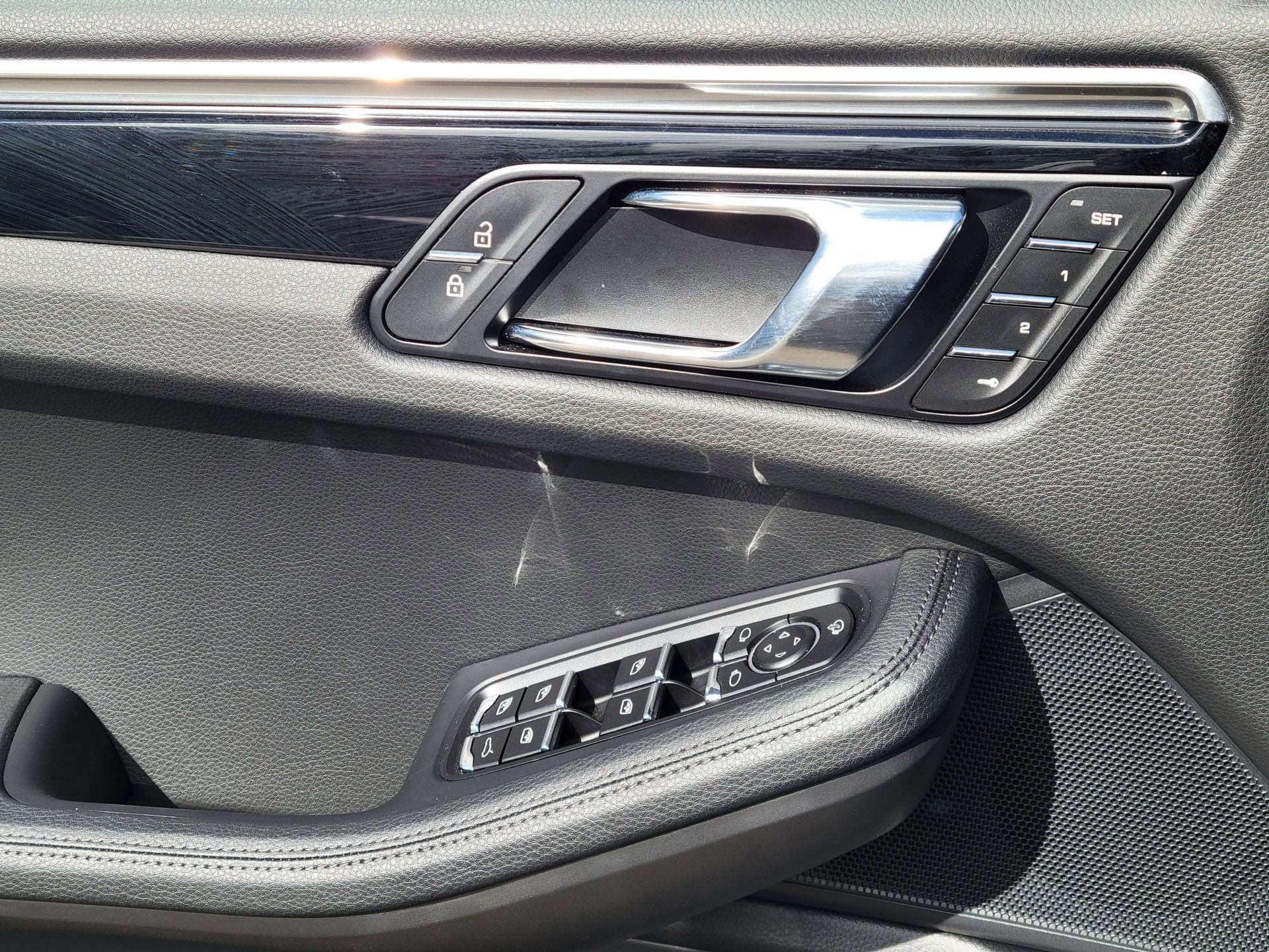 Used 2025 Porsche Macan image 25