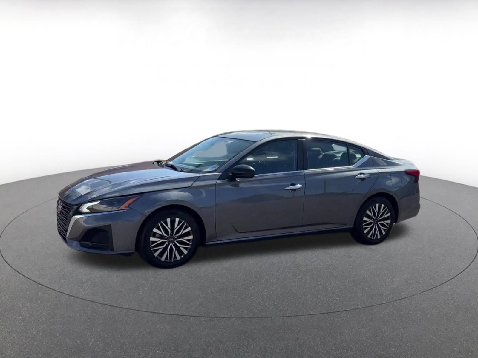 Used 2025 Nissan Altima 2.5 SV FWD image 8