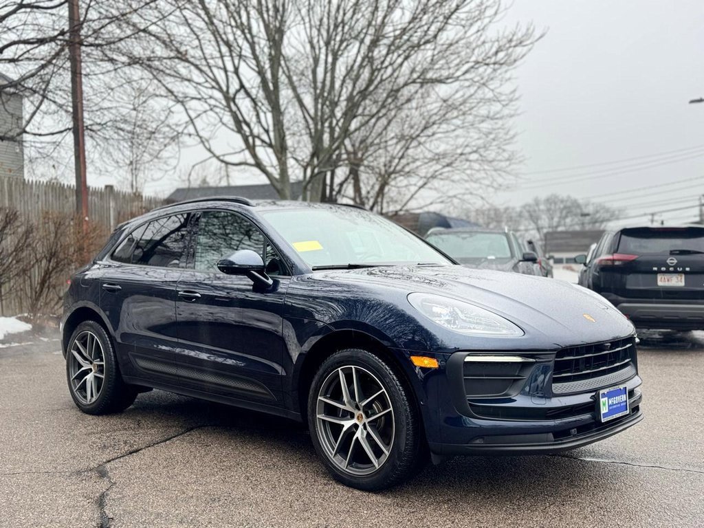 Used 2022 Porsche Macan w/ Premium Package Plus image 8