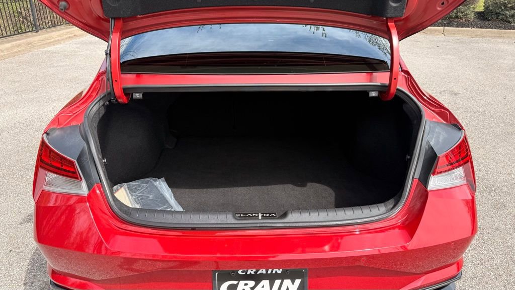 Used 2023 Hyundai Elantra Limited image 32