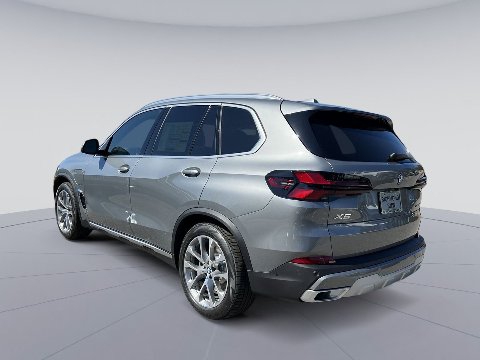 New 2026 BMW X5 xDrive50e AWD/4WD image 3
